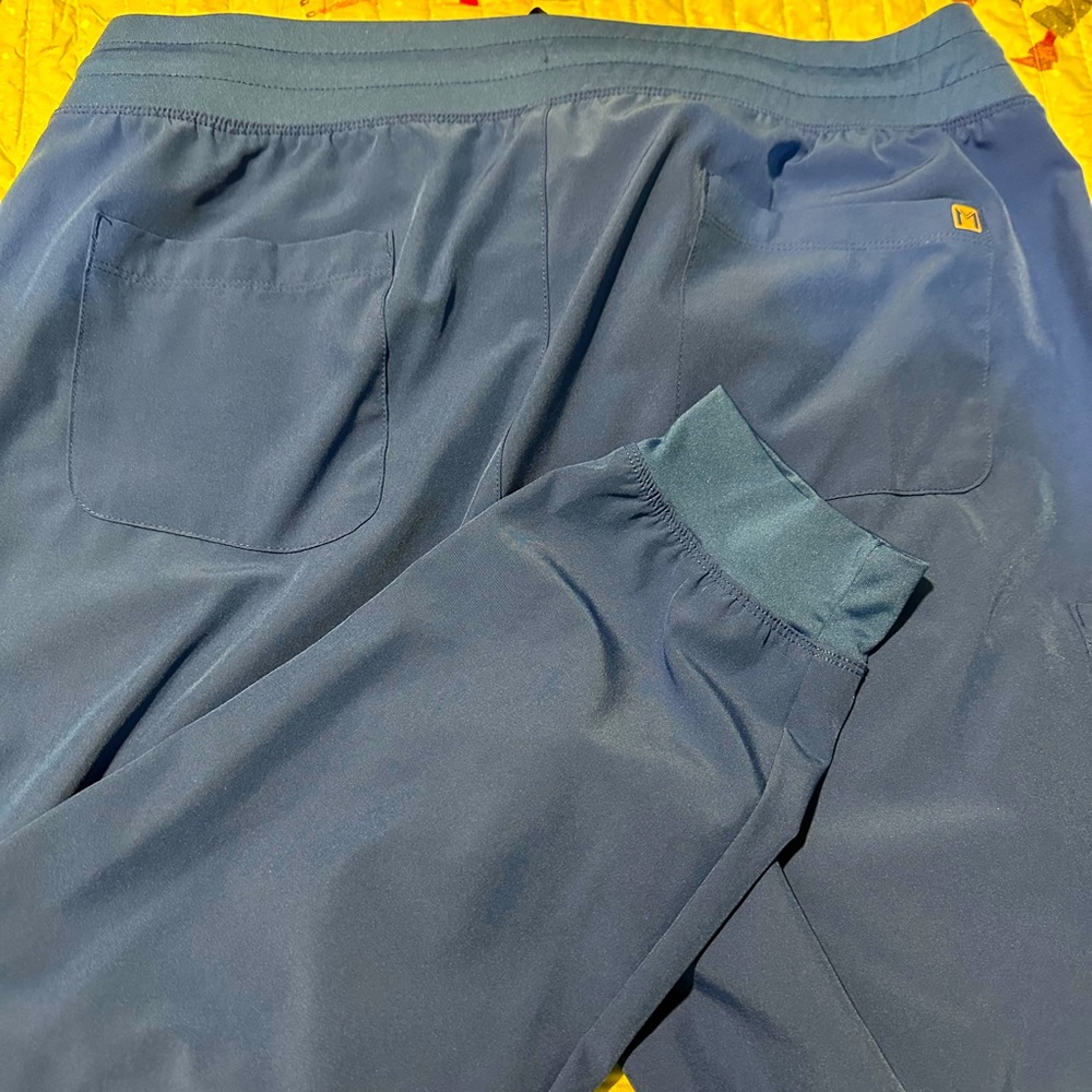 Maven jogger scrub pants